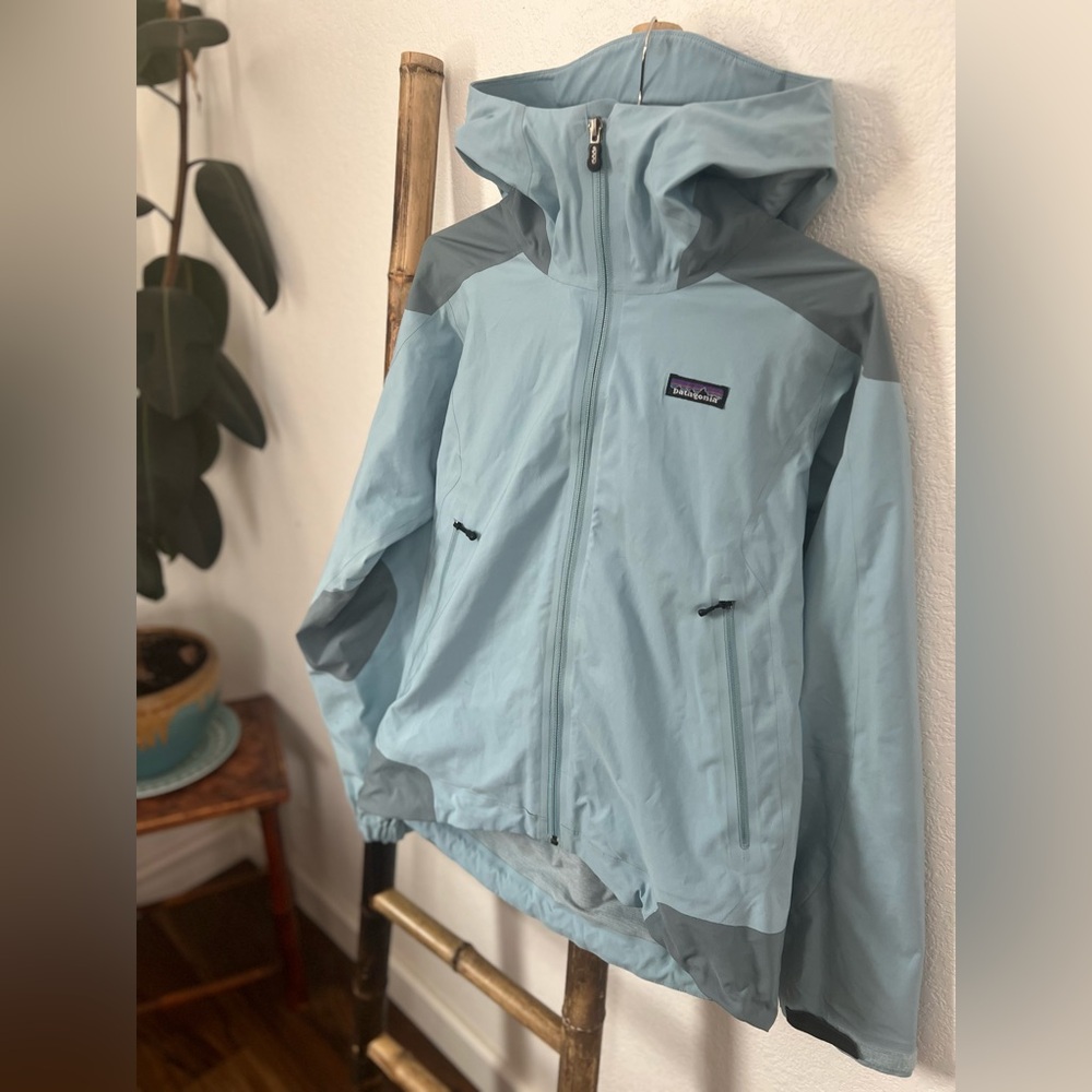 Woman’s Patagonia Rain Jacket